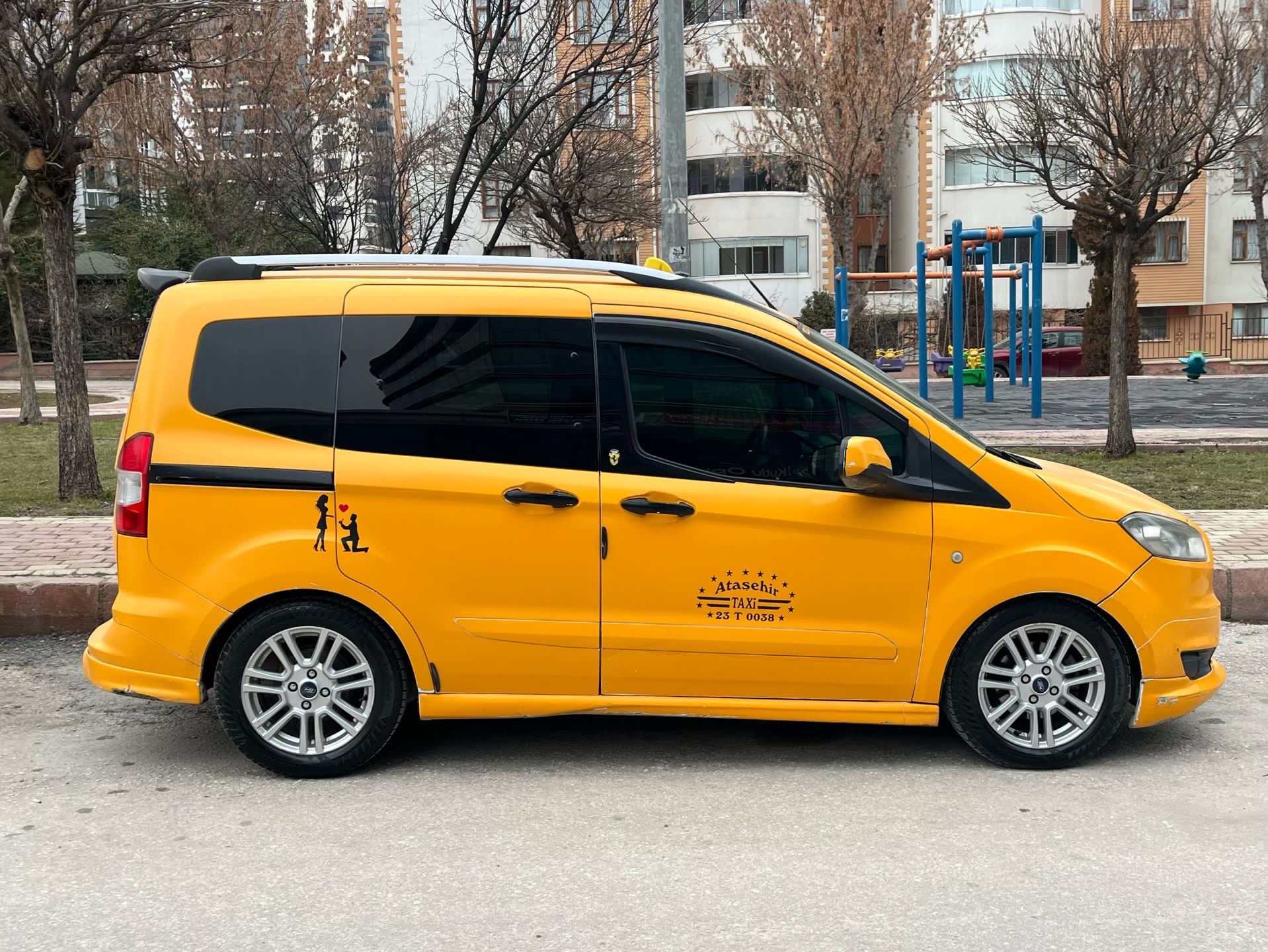 Elazığ Atasehir Taksi Durağı - Sarı Fiat Egea Taksi
